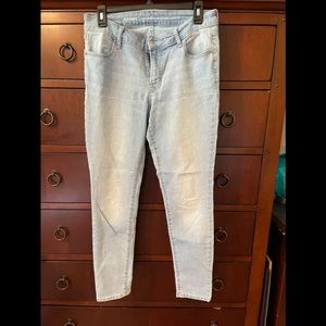Old Navy Size 6R light wash jeans